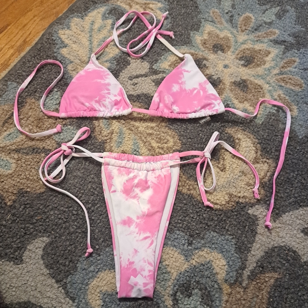 Great tan lines bikini 👙 small.